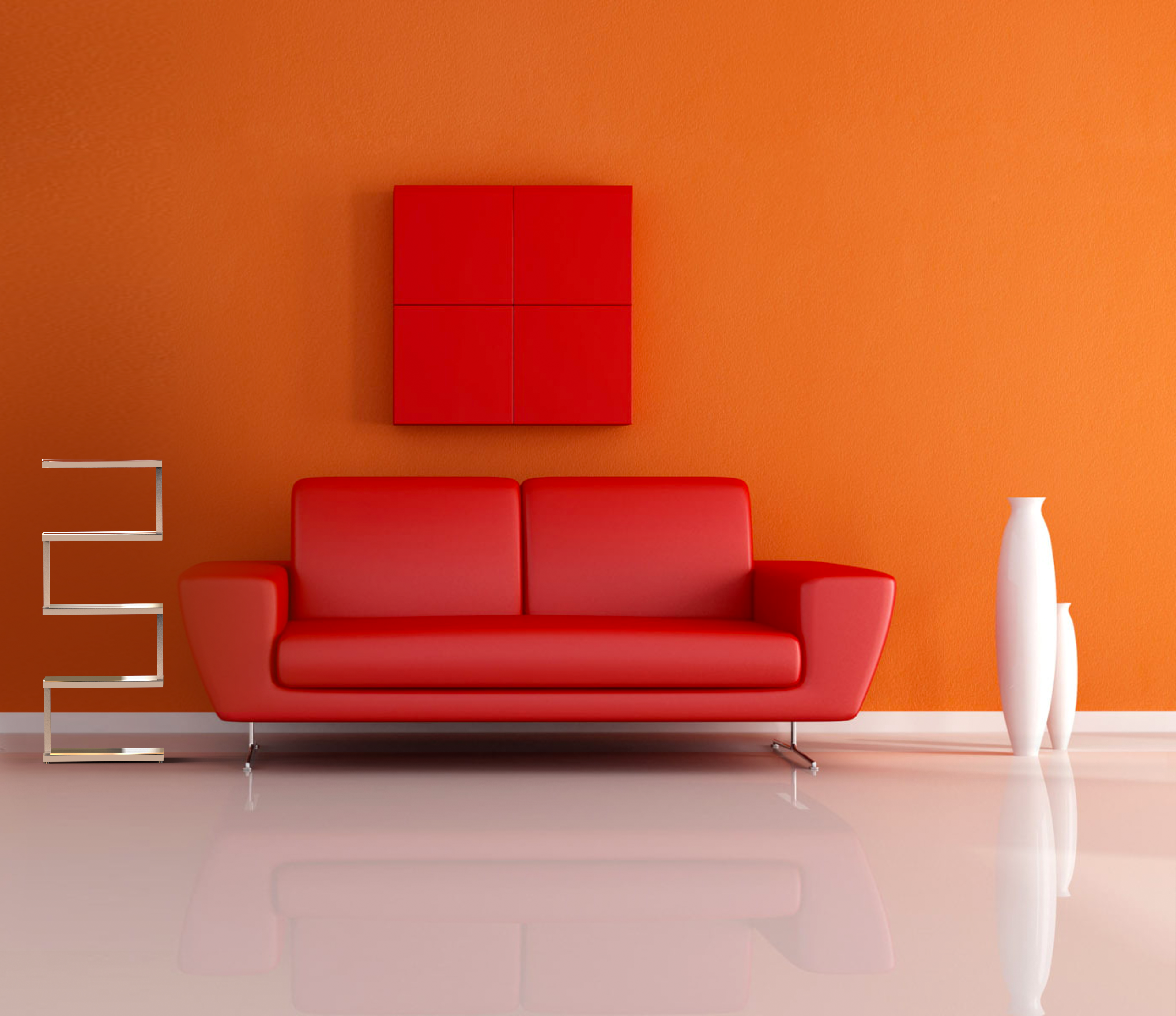 Salon moderne avec canapé rouge, mur orange.